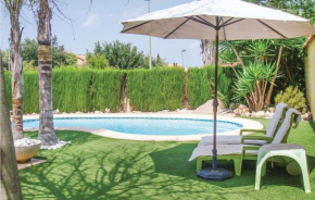 Awesome home in Riba-Roja de Túria with Jacuzzi, WiFi and 5 Bedrooms